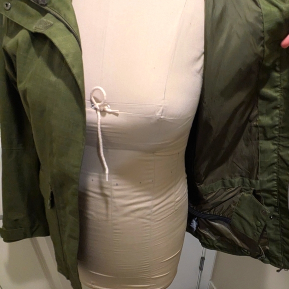 EUC Under Armour Storm M Women's Army Green Rain Jacket - Picture 11 of 12